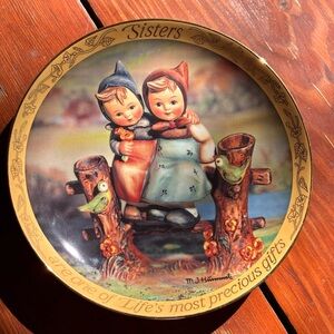Hummel ‘Sisters’ plate - collectible.